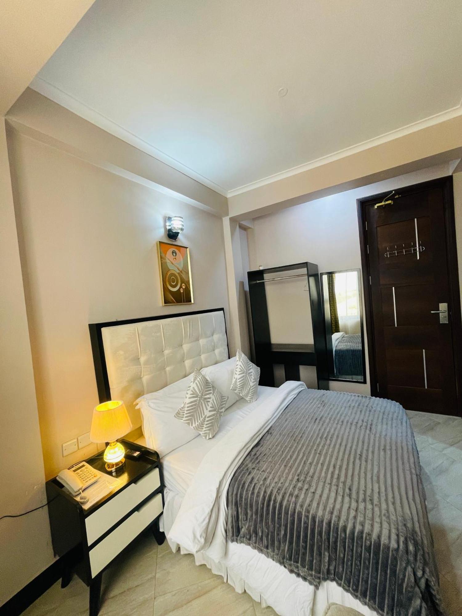 Diary Hotel Dar es Salaam Exterior photo