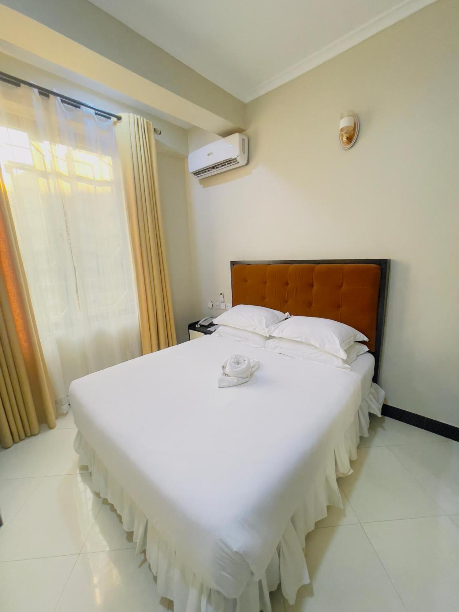 Diary Hotel Dar es Salaam Exterior photo